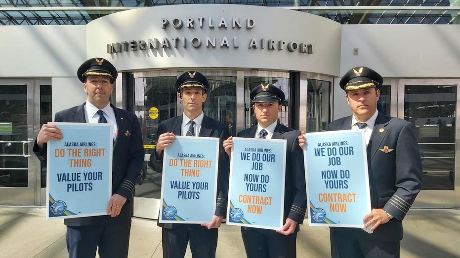 Alaska Airlines pilots