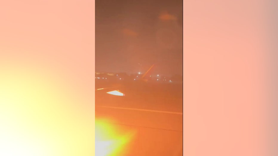 Indyjski samolot zapalił się podczas startu