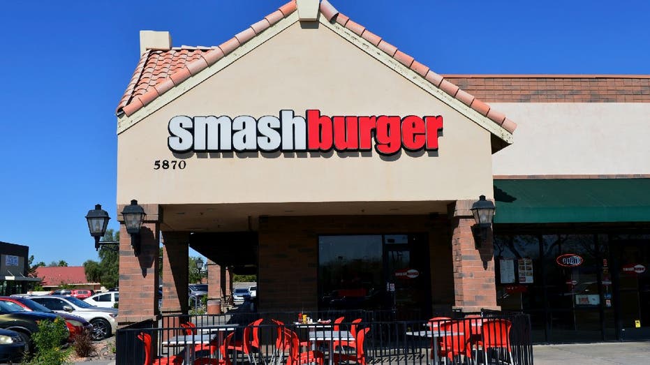 Smashburger restaurant exterior