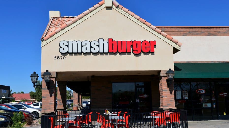 Smashburger restaurant exterior