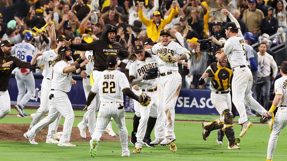 Padres celebrate NLDS win