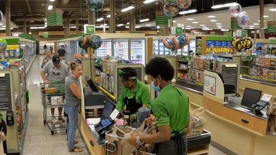 Publix cash register line