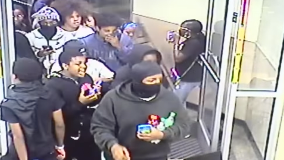 Youths seen filing into a Philadelphia Wawa before it's ransacked