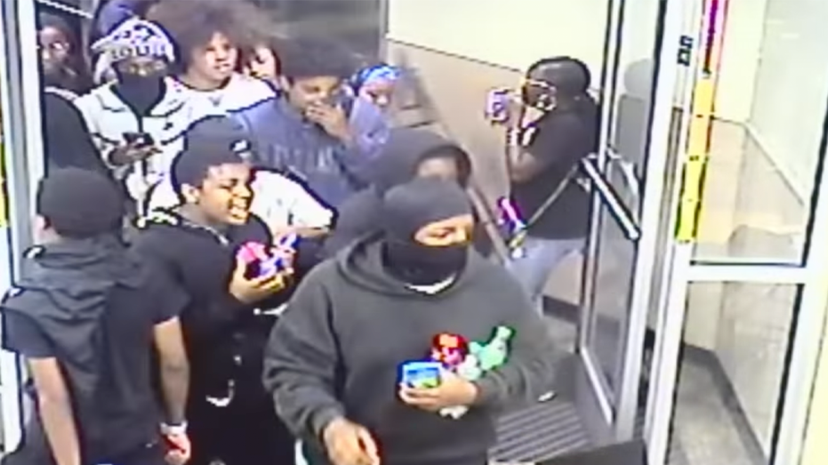 Youths seen filing into a Philadelphia Wawa before it's ransacked