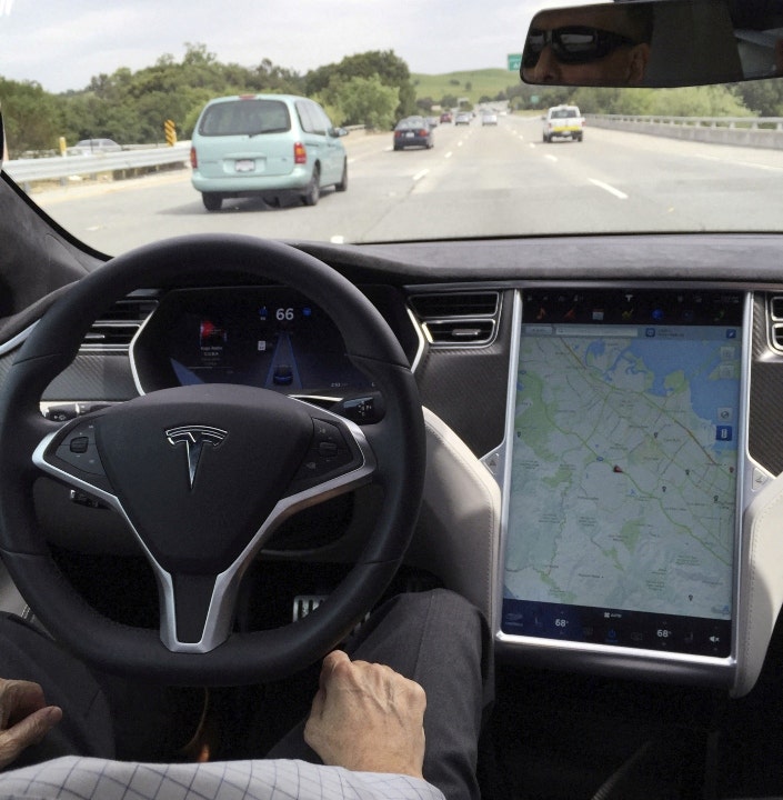 Tesla Autopilot, soortgelijke geautomatiseerde aandrijfsystemen die door het veiligheidspanel als 'Slecht' zijn beoordeeld