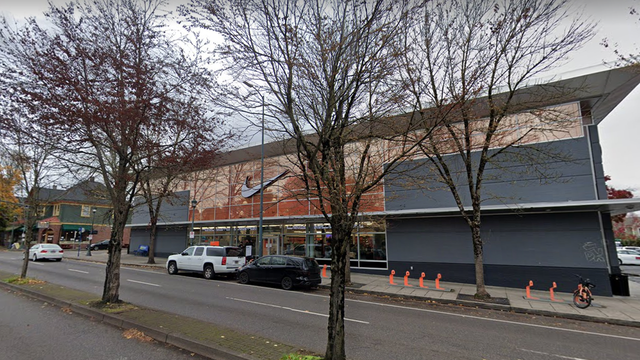 mount Drik Spektakulær Portland Nike store abruptly closes after brazen shoplifting incidents |  Fox Business