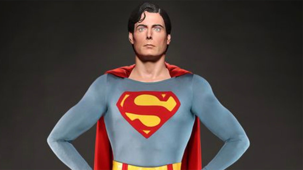 Superman Premium Format Figure announced by Sideshow
