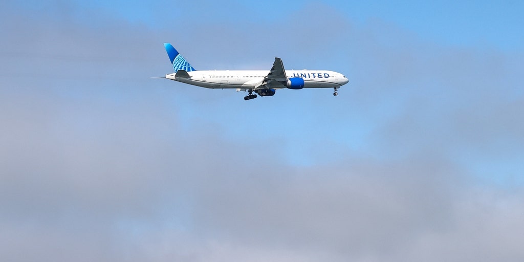 United flight that dove within 800 feet of sea one of recent flight close calls - Vimarsana News