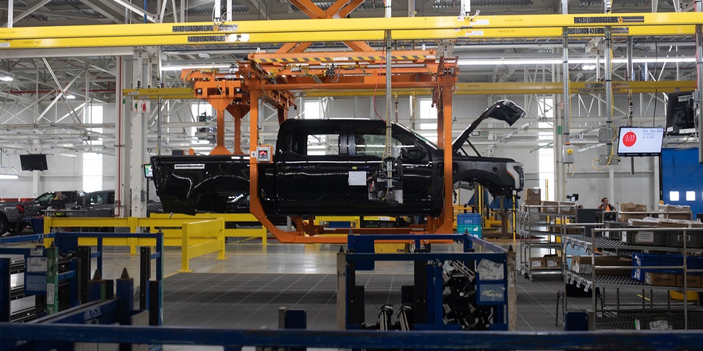 Ford halts production of electric pickup after 'potential' battery issue - Vimarsana News