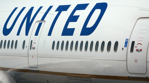 United Airlines flight to Houston hit with 'severe turbulence,' 5 injured