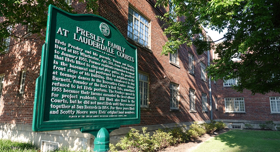 presley signage lauderdale courts