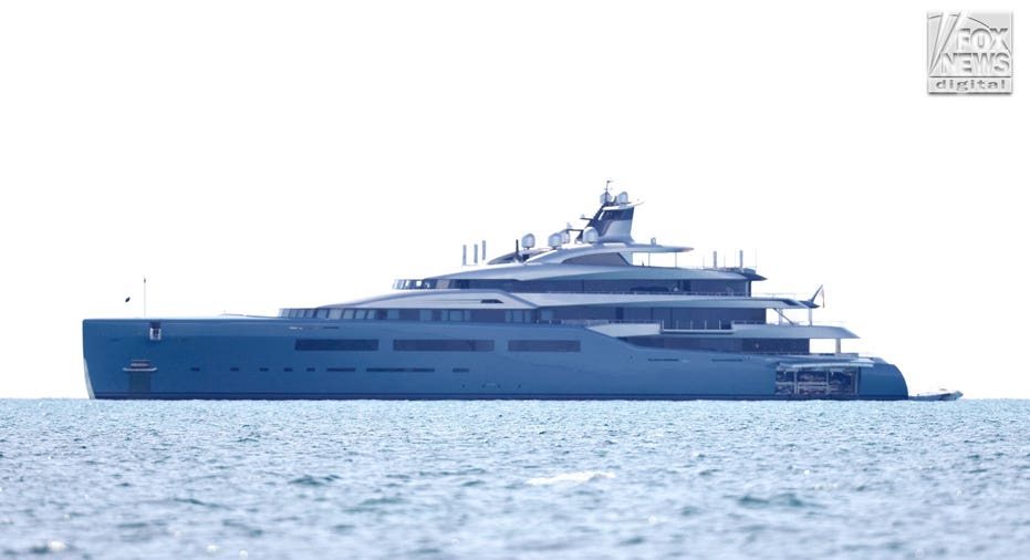 Aviva superyacht takes up the entire horizon