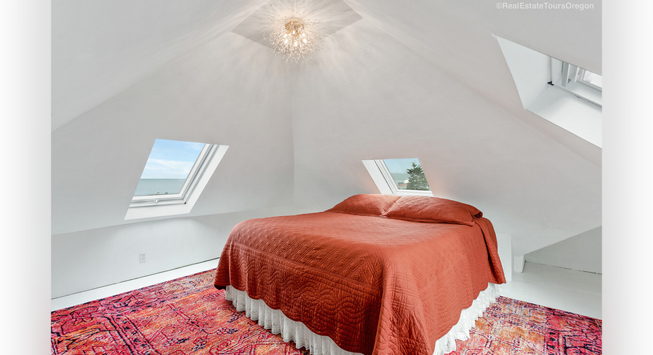 'The Goonies' attic bedroom