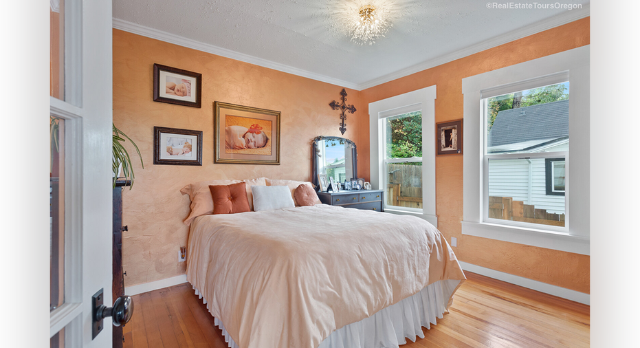 'The Goonies' house primary bedroom