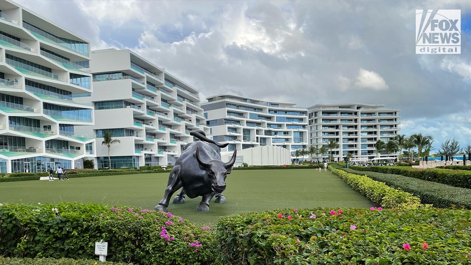 Charging Bull statue at the heart of the Albany Resort