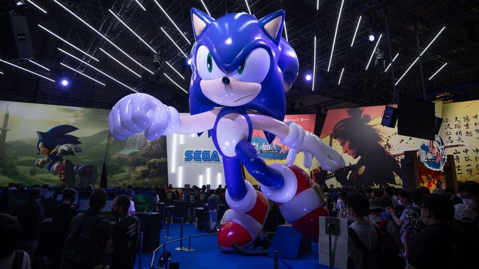 Sonic the Hedgehog statue