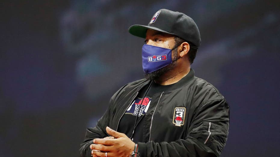Ice Cube wears a mask at a basektball game