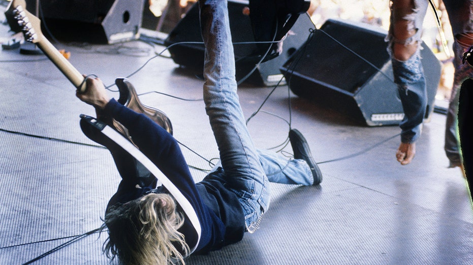 Kurt Cobain performing in Belgium
