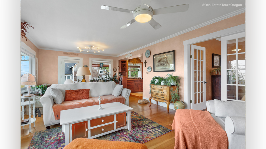 'The Goonies' house family room