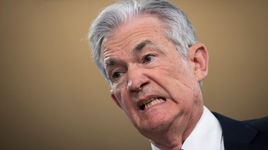 Jerome Powell makes stressed face