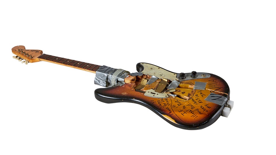 balance strand rulletrappe Kurt Cobain's smashed Nirvana guitar to hit the auction block: 'This is  serious money' | Fox Business