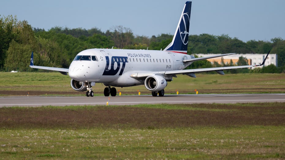 An LOT Polish Airlines plane