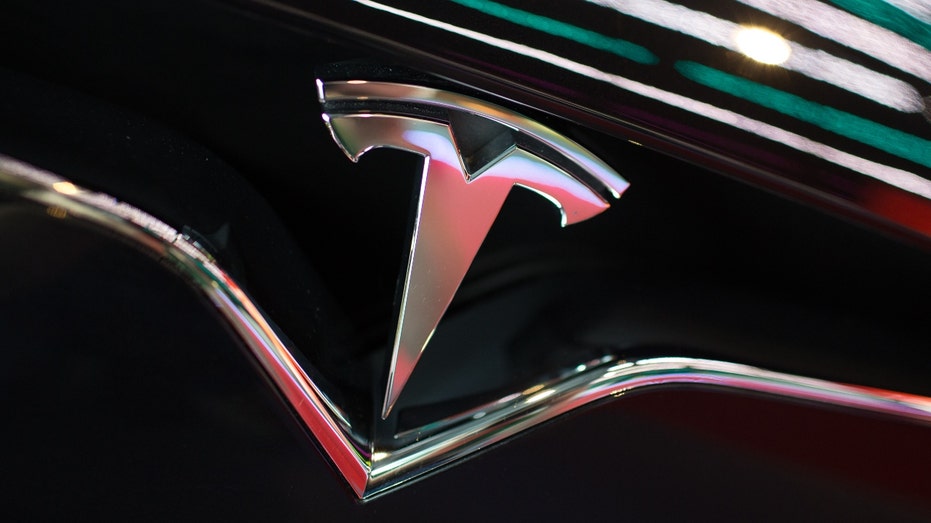 Logo công ty Tesla