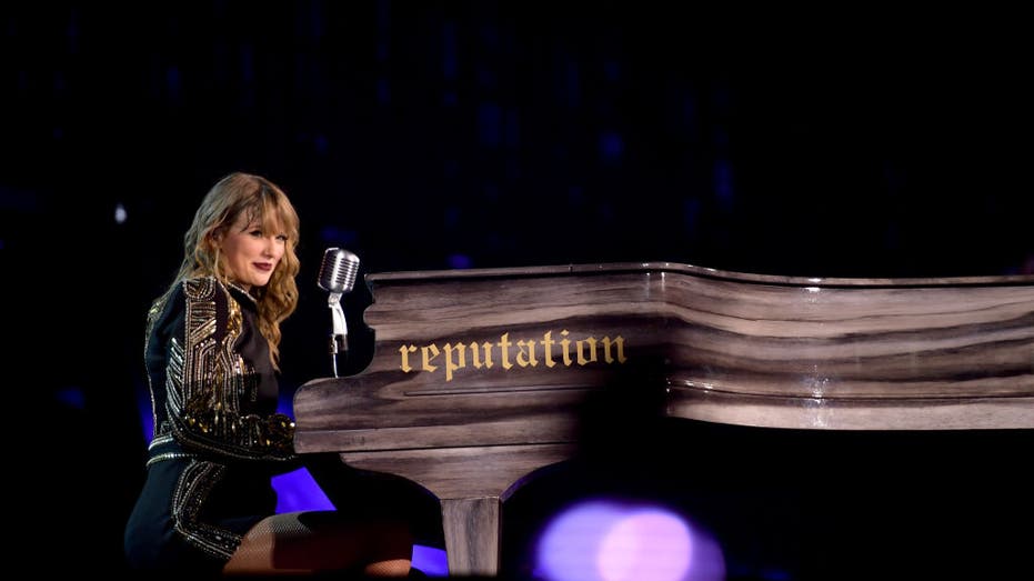 Taylor Swift on stage