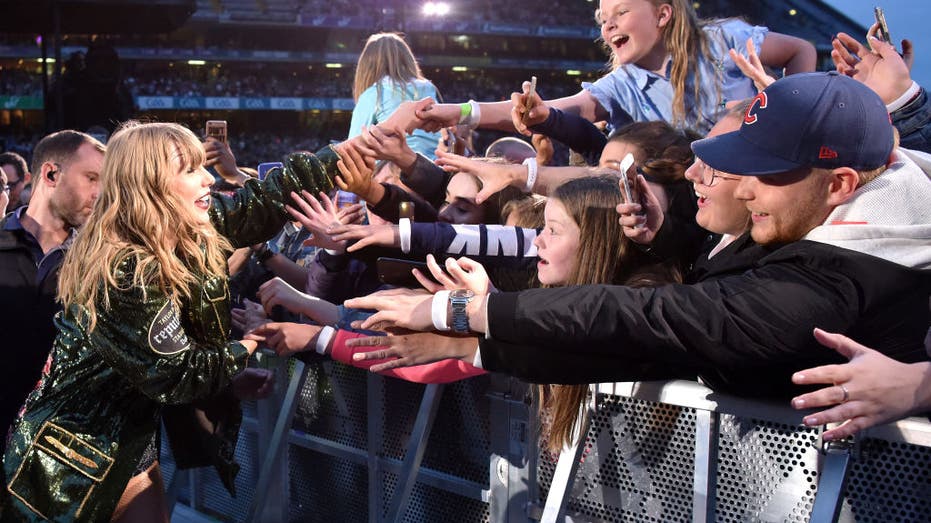 Taylor Swift says hello to fans