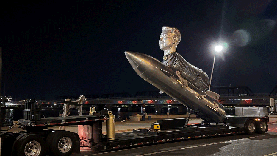 Elon Musk statue