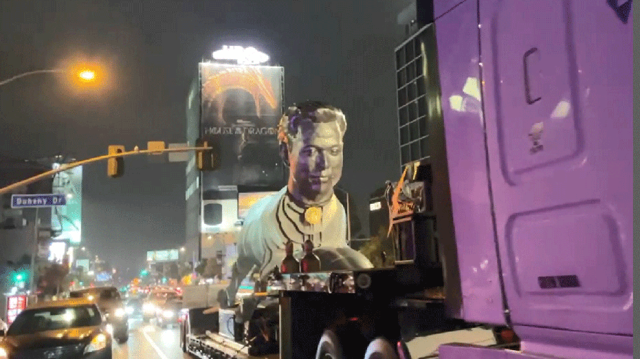 Elon Musk statue en route to Austin 