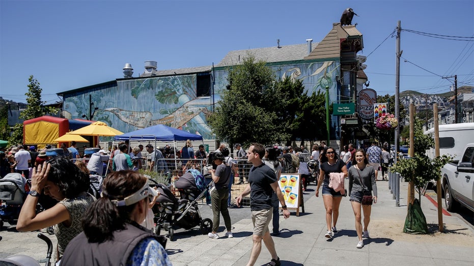 san-francisco-s-new-space-age-public-toilet-breaks-down-after-three