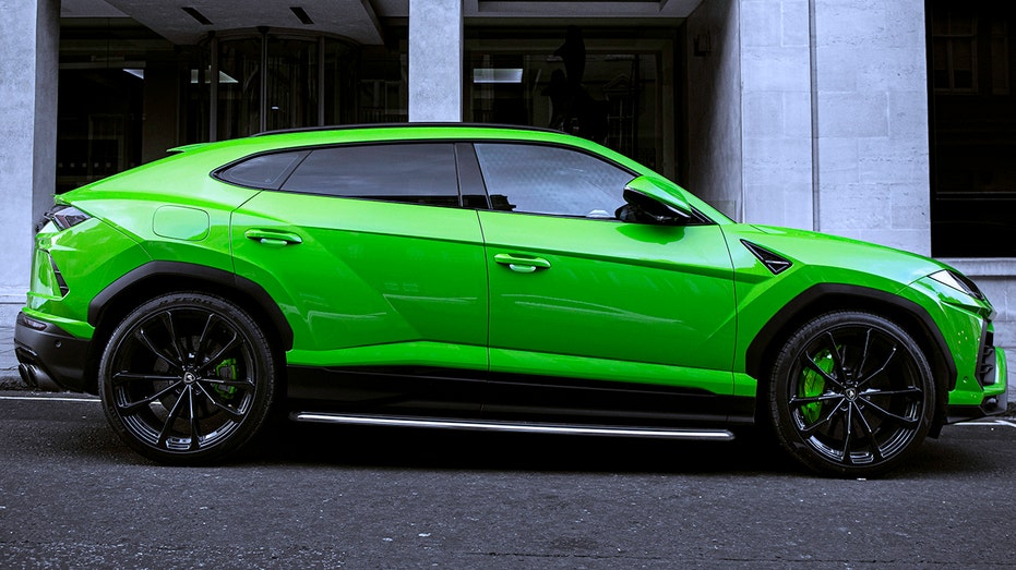 lamborghini urus