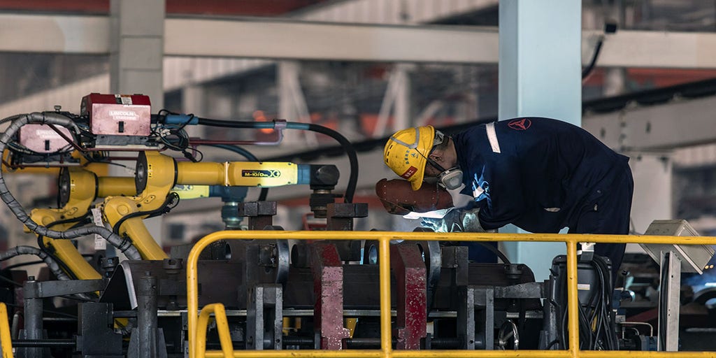 US manufacturing orders in China drop 40% amid COVID-19 lockdowns: report - Vimarsana News