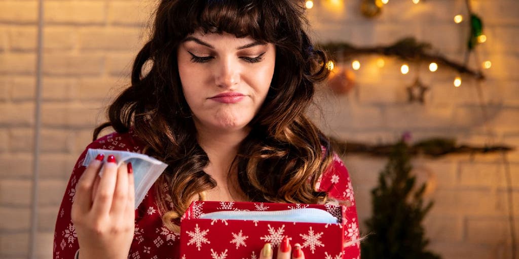 'Worst' holiday gift survey suggests people don't like fruitcake, weight-loss items or Christmas ties - Vimarsana News