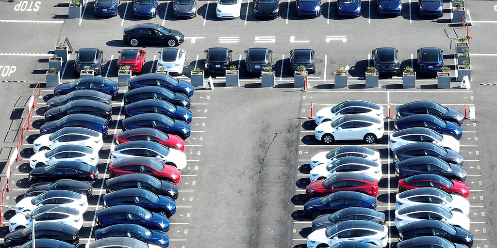 Tesla slashes prices by $7,500 in end of year sale - Vimarsana News