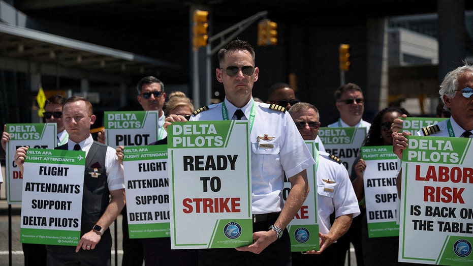 A photo of Delta pilots holding strike signs