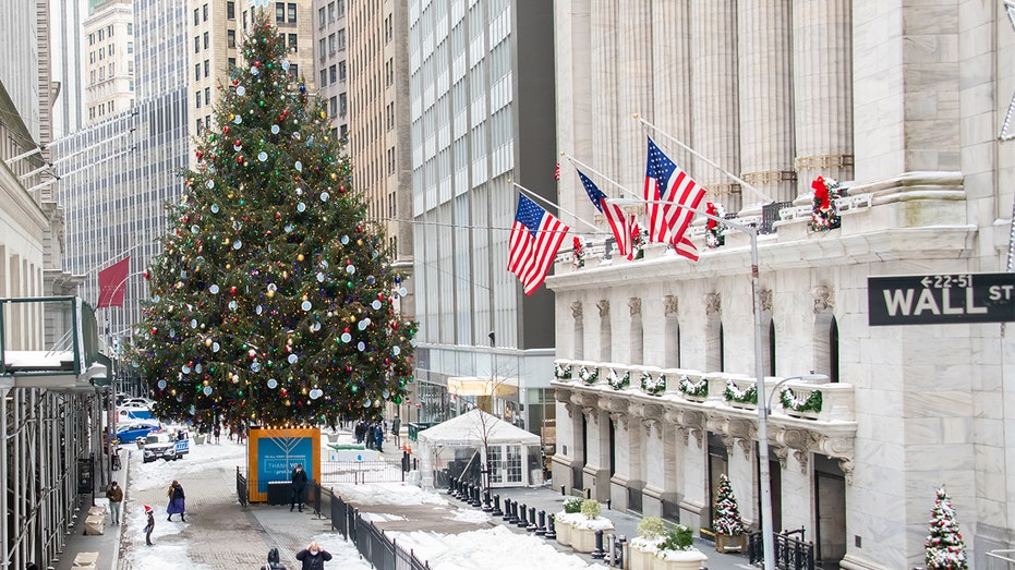 Christmas tree on Wall St.