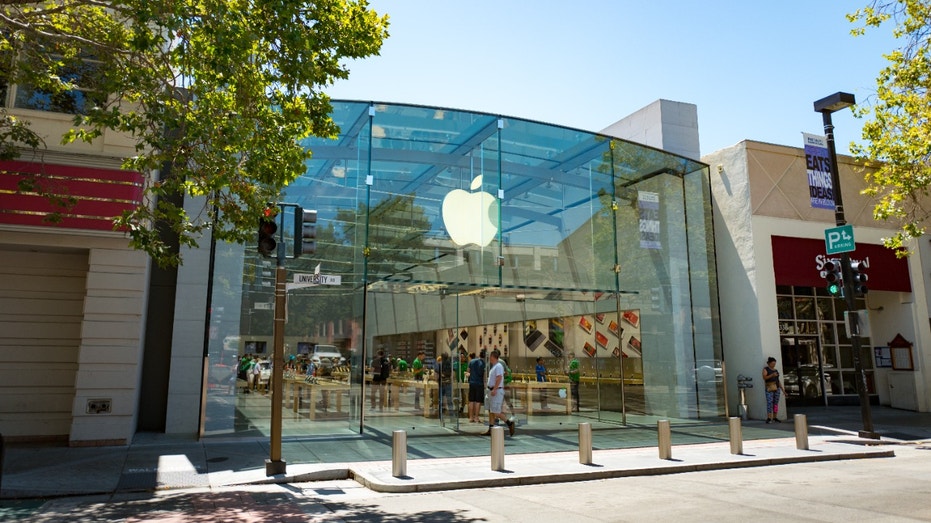 Apple Store front in Palo Alto, Calif., seen from street