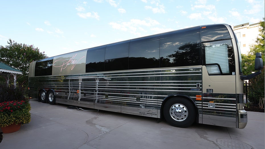 Dolly Parton’s Suite 1986 tour bus