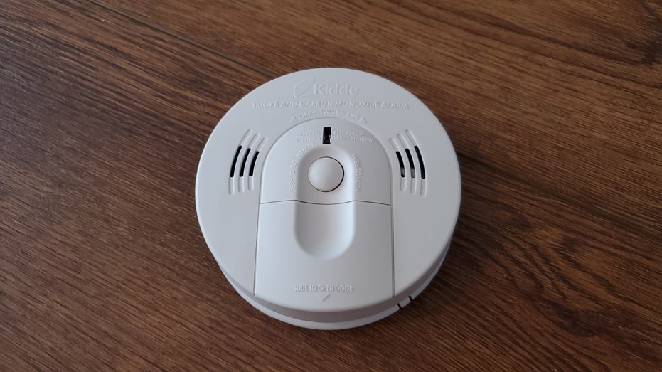 smoke and carbon monoxide detector