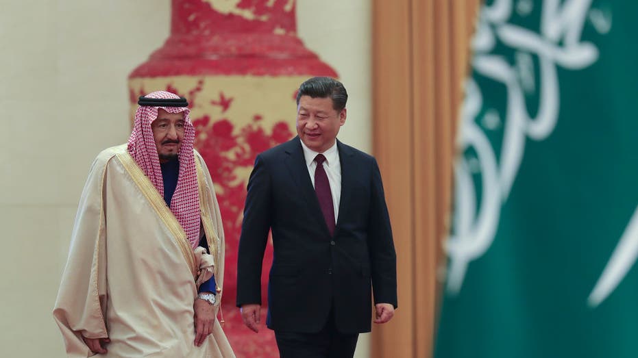 Ο Σι Τζινπίνγκ της Κίνας συναντά τους Σαουδάραβες ηγεμόνες σε ένα παιχνίδι οικονομικής ισχύος: «Δεν είναι πλέον ανταγωνιστής»