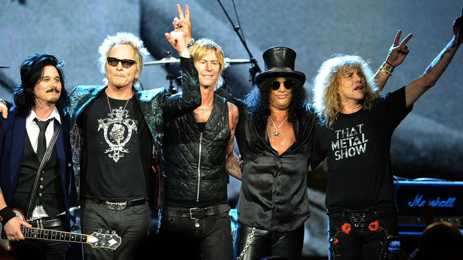 Guns N Roses at an award show