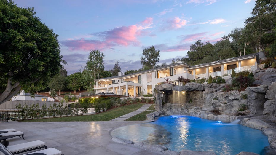 Mark Wahlberg's former swimming pool