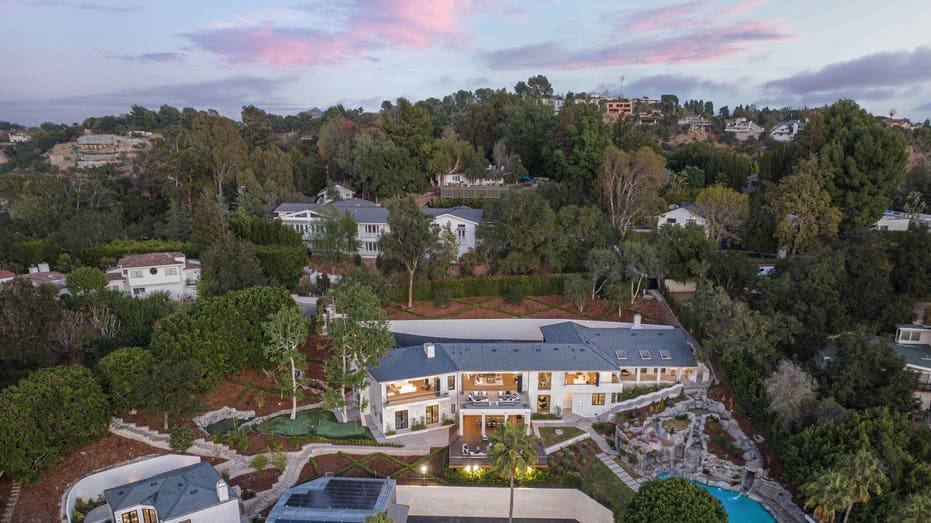 Mark Wahlberg's former Beverly Hills estate