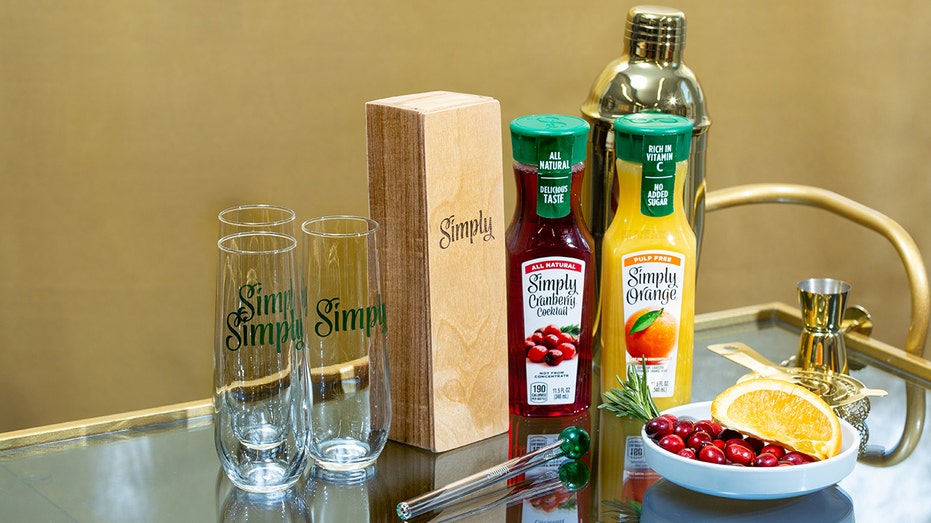 simply juice dropper cocktails