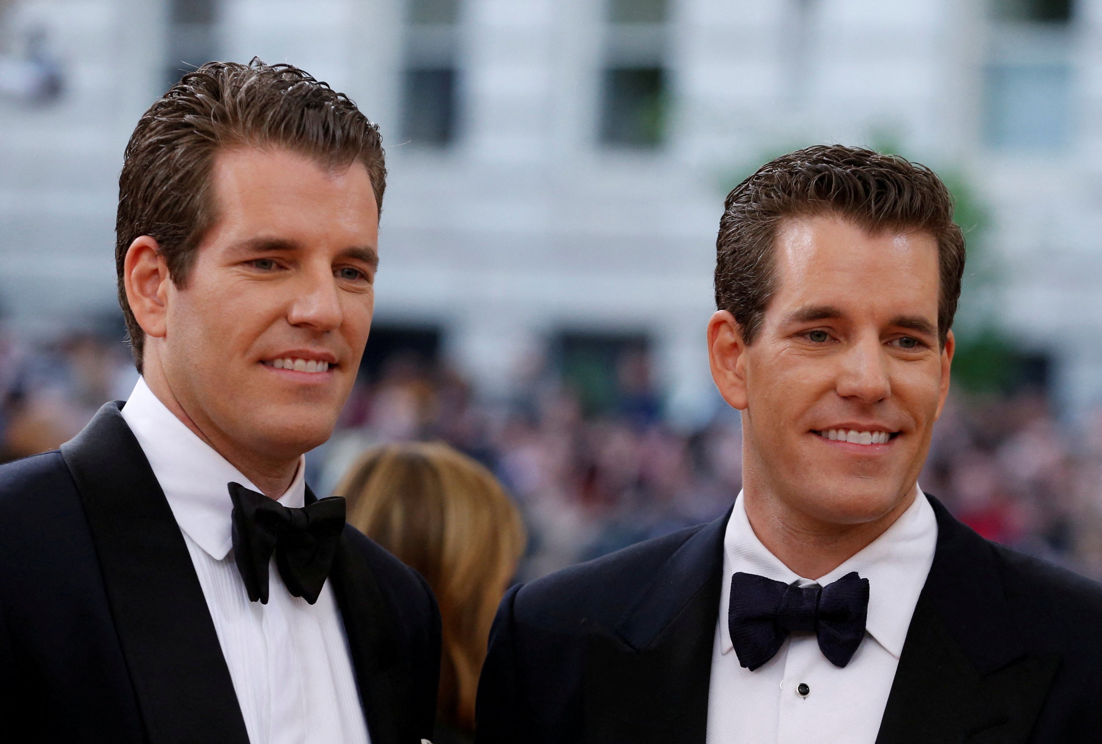 Winklevoss Twins Throw $1M at Pro-Crypto Candidate to Unseat Warren: Is This the Start of a Crypto Revolution in Politics?