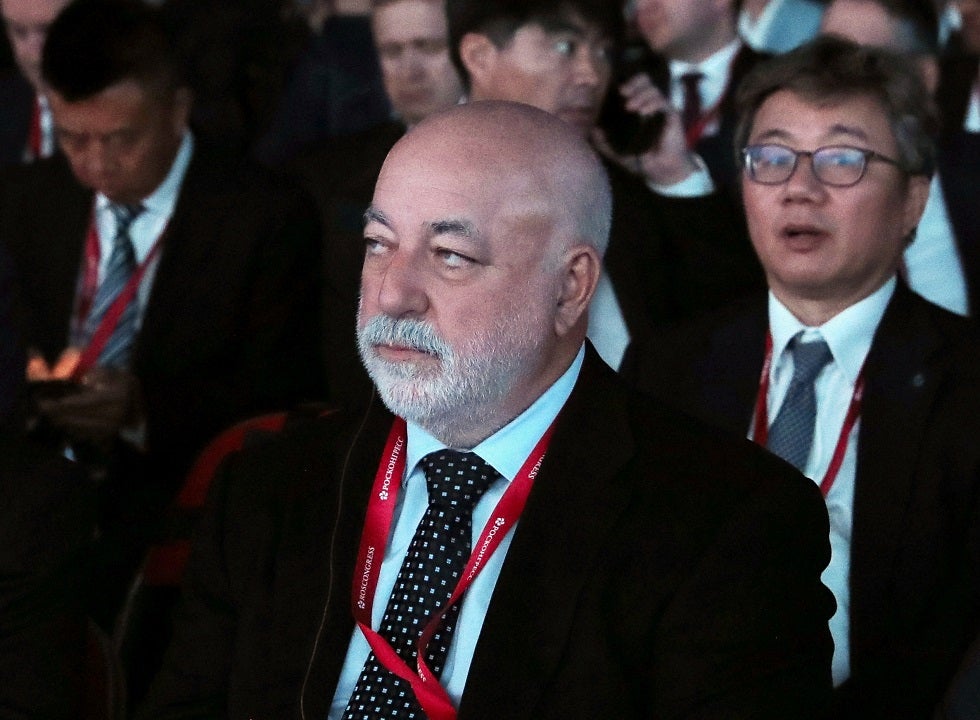 Dois são acusados de fugir das sanções dos EUA para ajudar o oligarca russo a proteger um iate de US$ 90 milhões Dois são acusados de fugir das sanções dos EUA para ajudar o oligarca russo a proteger um iate de US$ 90 milhões