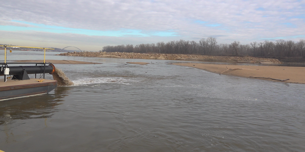 Mississippi River dredging makes supply transport possible amid ongoing drought - Vimarsana News