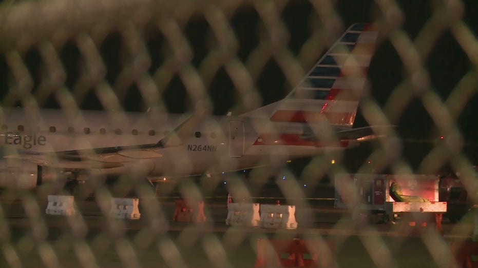Ein Düsenflugzeug wird nach dem Tod eines Bodenpersonals am Montgomery Regional Airport in Alabama gesehen